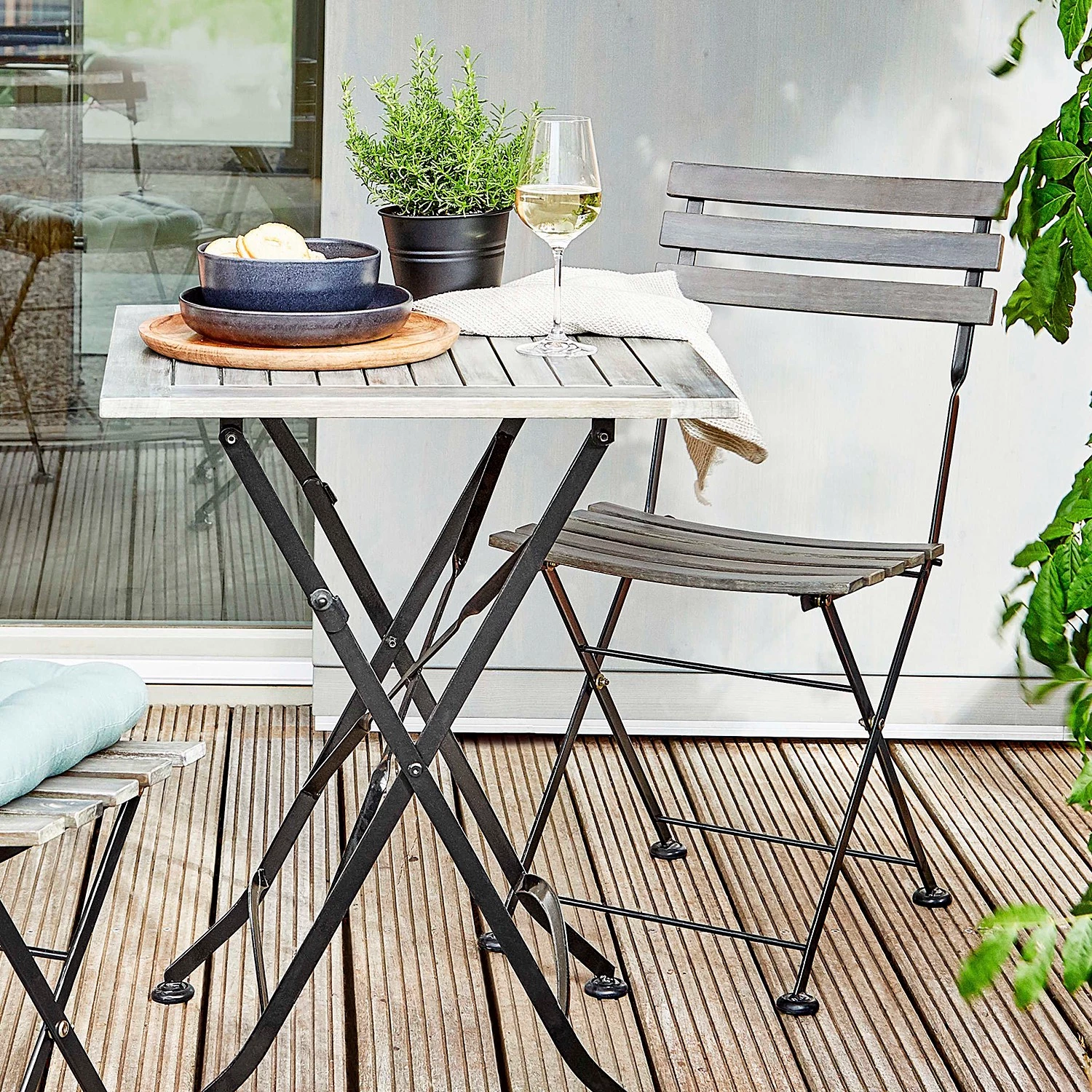 Butlers Gartenstuhl STREET LIFE - Akazie massiv / Eisen - Grau 4 Butlers Gartenstuhl STREET LIFE - Akazie massiv / Eisen - Grau – Bild 2